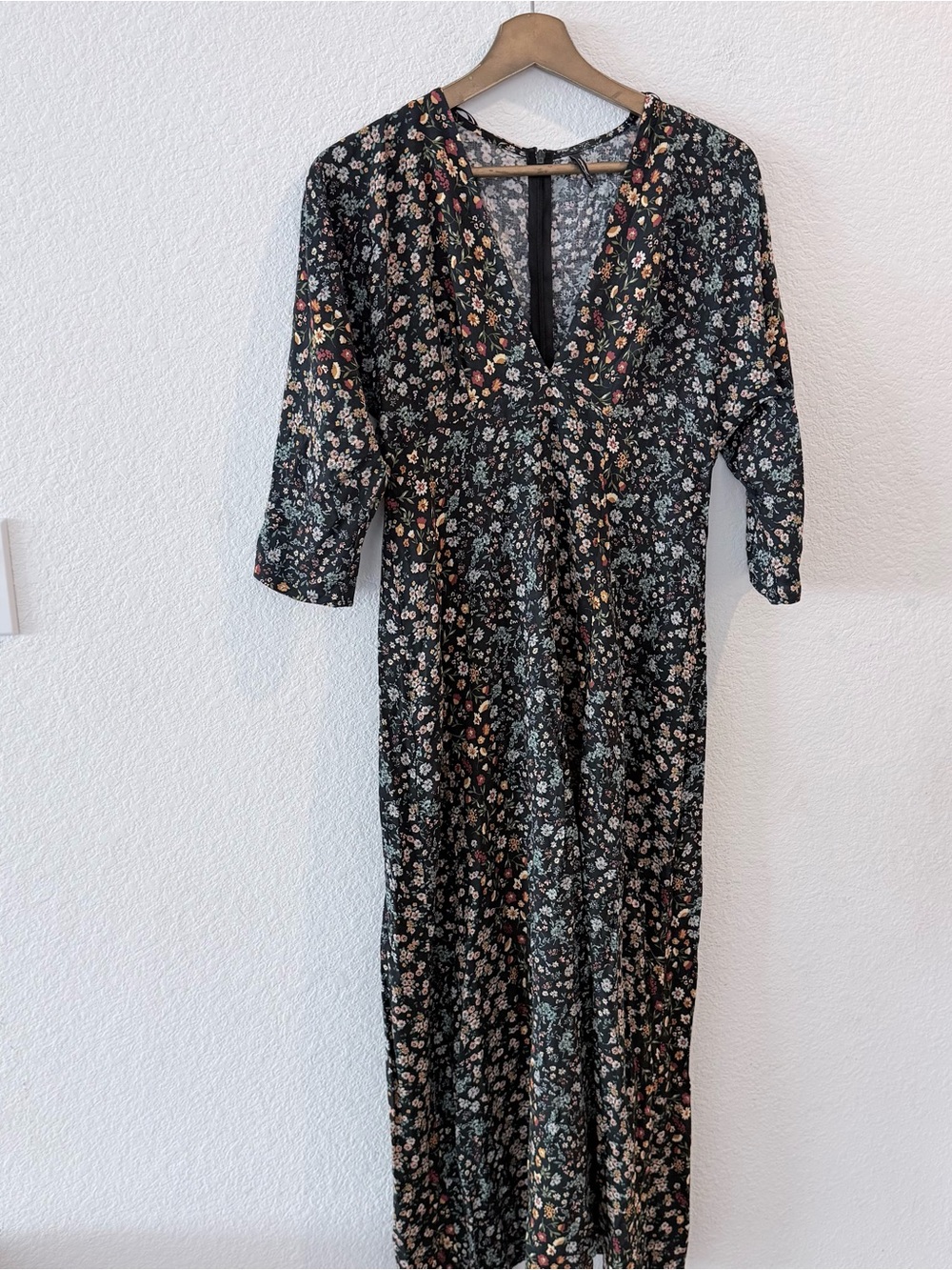 Stradivarius- Floral Print V-Neck Midi Dress- Size L